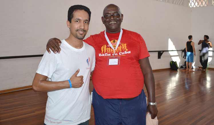 Amando Méndez junto a Alfredo O´Farril, Jefe del Departamento de Danza Folklórica en la Universidad de las Artes de Cuba