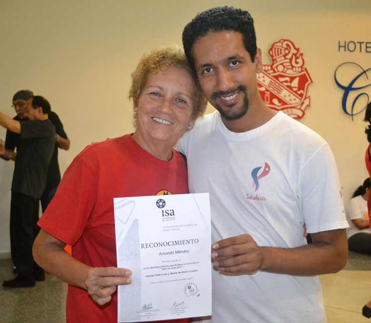 Amando Méndez junto a la maestra Graciela Chao en el curso de instructores de Baila en Cuba